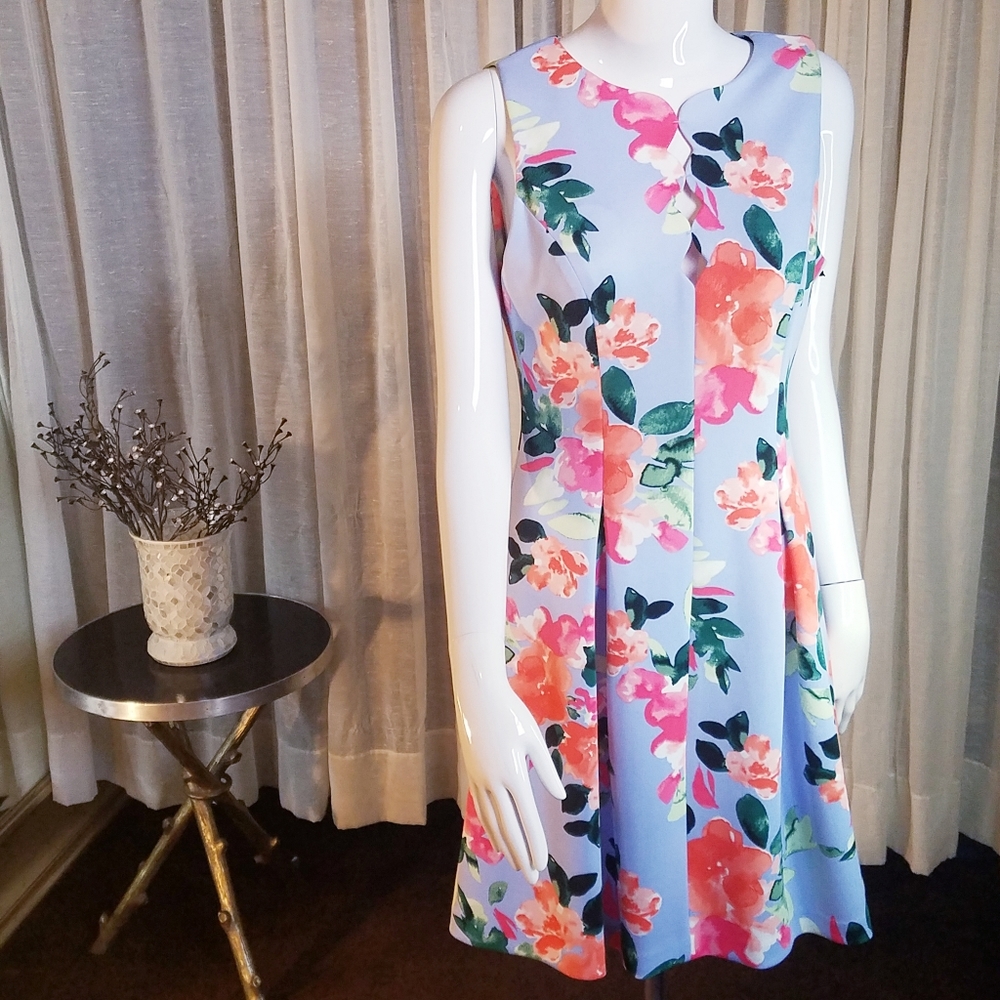 Vince Camuto Dress NWT 8 Sleeveless Fitted Floral